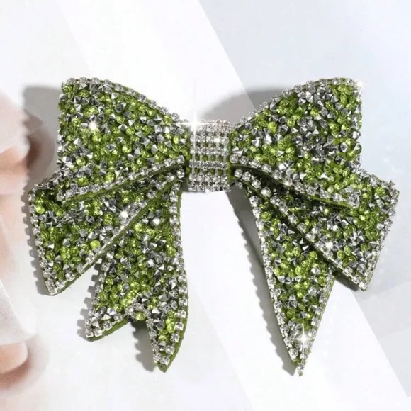 🎀 Bow Tie Pin 🎀 - Picture 2 of 3